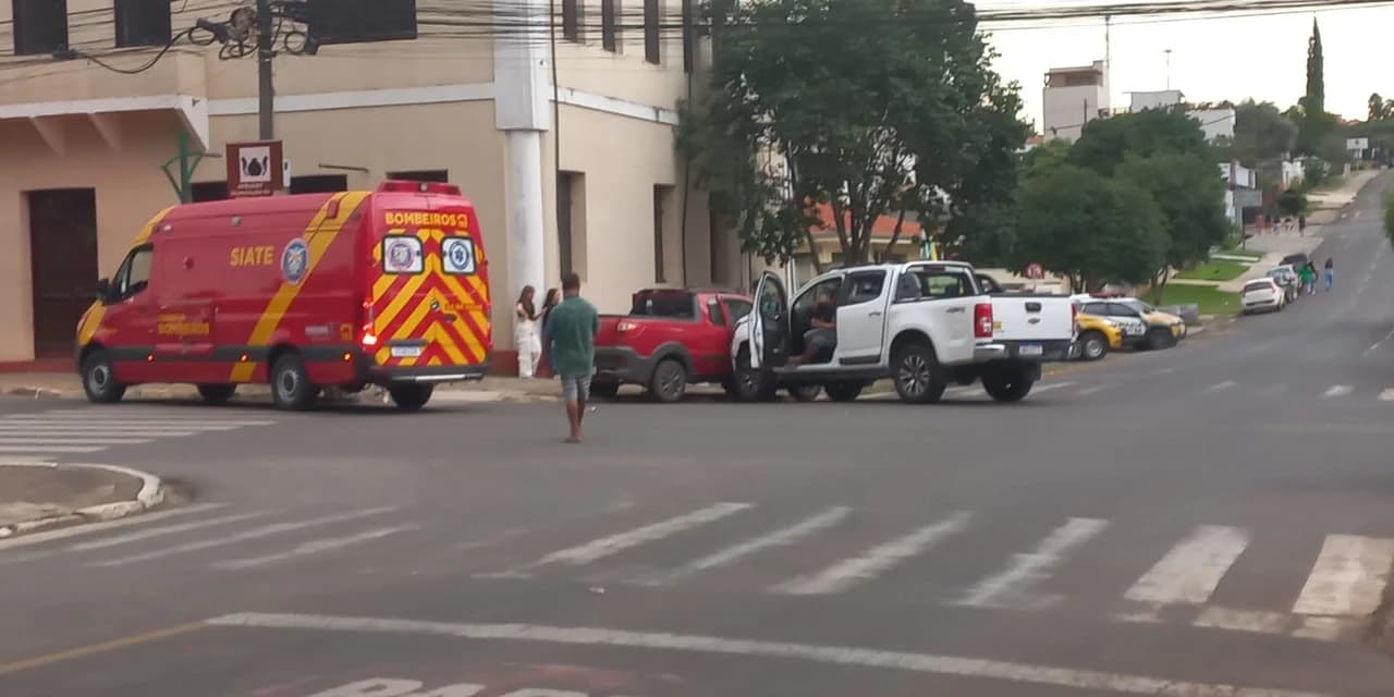 Colisão entre dois veículos foi registrado na área central de Prudentópolis