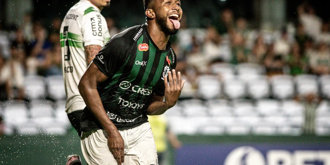 Maringá confirma vaga na semifinal do Paranaense e elimina o Coritiba