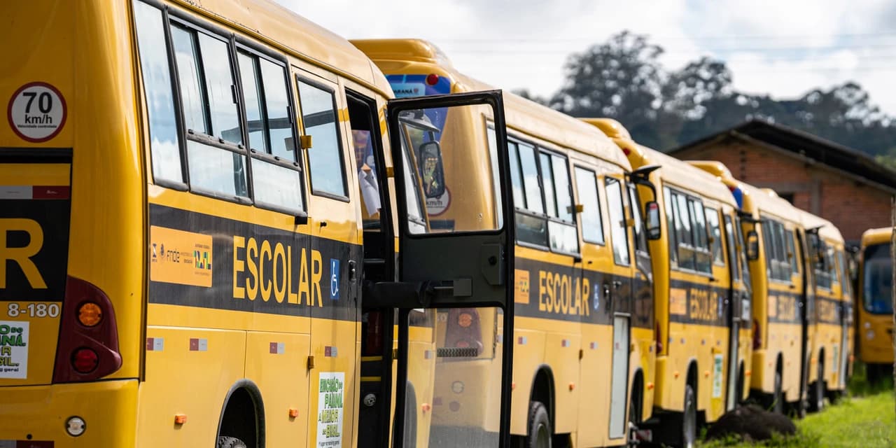 Renovação da frota escolar: Governo entrega mais 102 ônibus novos a 86 municípios