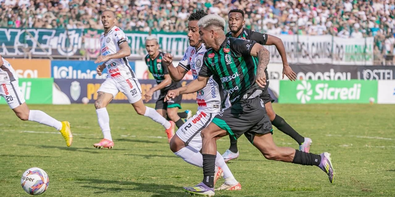 Em jogo movimentado, Maringá e Operário empatam na ida da final