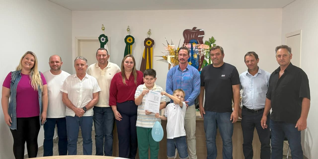 Prefeito Adelmo, sancionou a Lei nº 2639/2025, que estabelece abril como o “Abril Azul”, mês dedicado à conscientização sobre o (TEA)