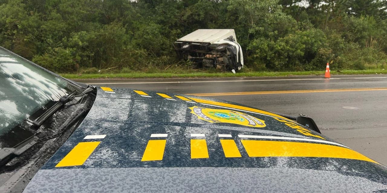 PRF atende colisão frontal na BR-277 envolvendo caminhão com placas de Prudentópolis
