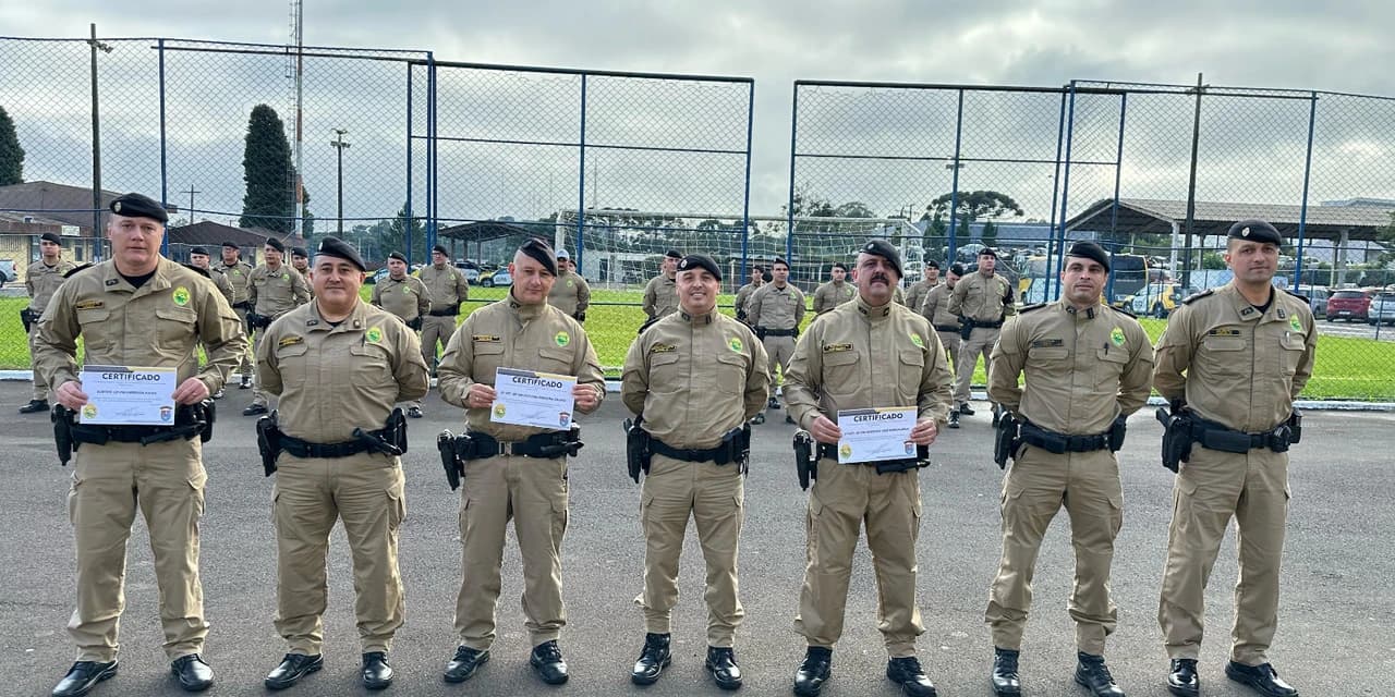 19 policiais do 16º BPM foram agraciados com promoção, nas graduações de Subtenente, 1º Sargento, 3º Sargento e Cabo da PMPR
