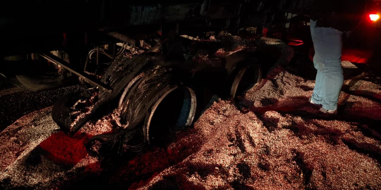 Caminhão pega fogo na BR 373 em Prudentópolis