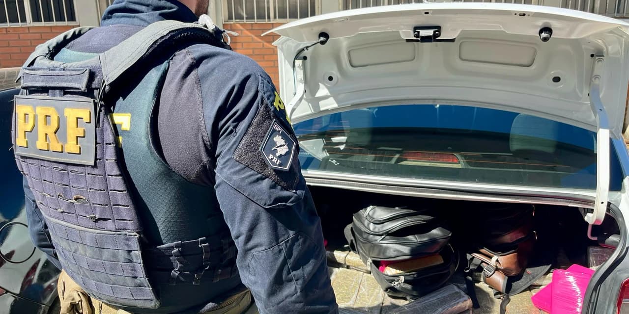 PRF apreende cerca de 300 quilos de maconha em veículo que ostentava placas falsas na BR-277, em Guarapuava