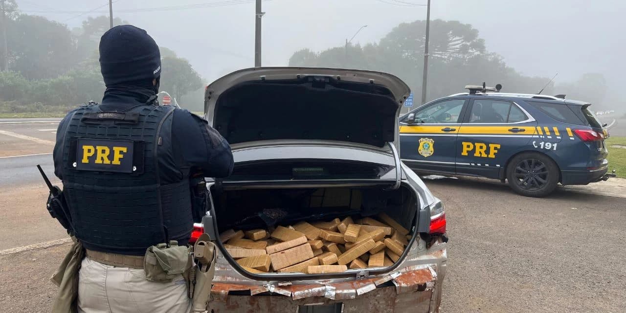 PRF apreende mais de 320 quilos de maconha e recupera veículo roubado em duas ocorrências neste sábado, em Guarapuava
