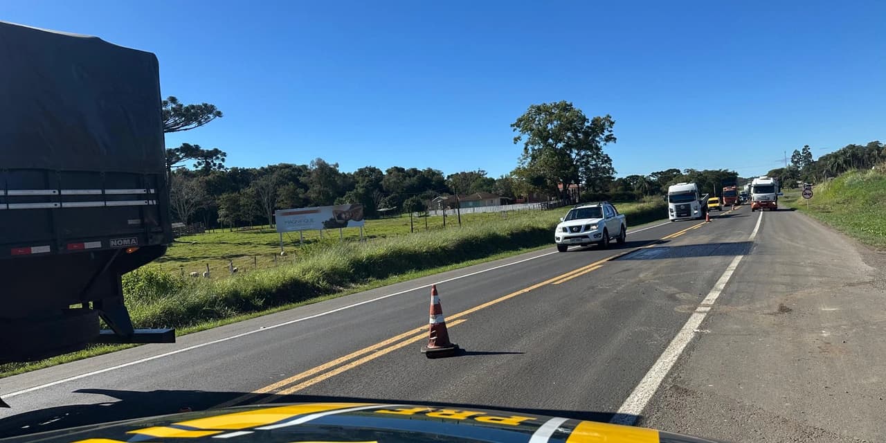 Obras de reparação asfáltica com sistema pare e siga na BR-277, entre Prudentópolis e Guarapuava