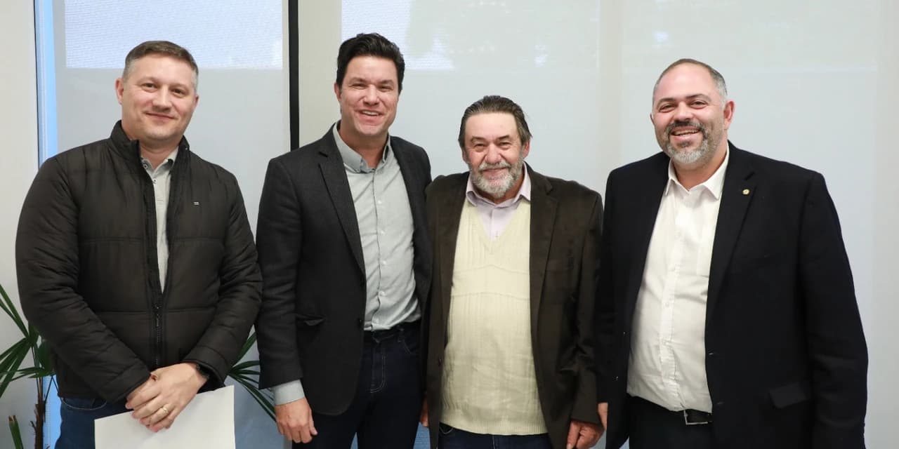 Artagão Júnior articula reunião com prefeitos e viabiliza mais de R$ 70 milhões para obras nos municípios