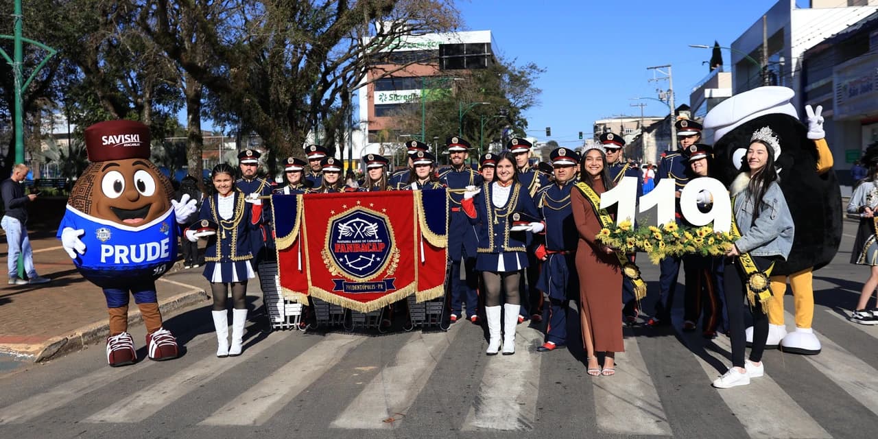 Desfile cívico marca comemoração de aniversário de Prudentópolis. VÍDEO!