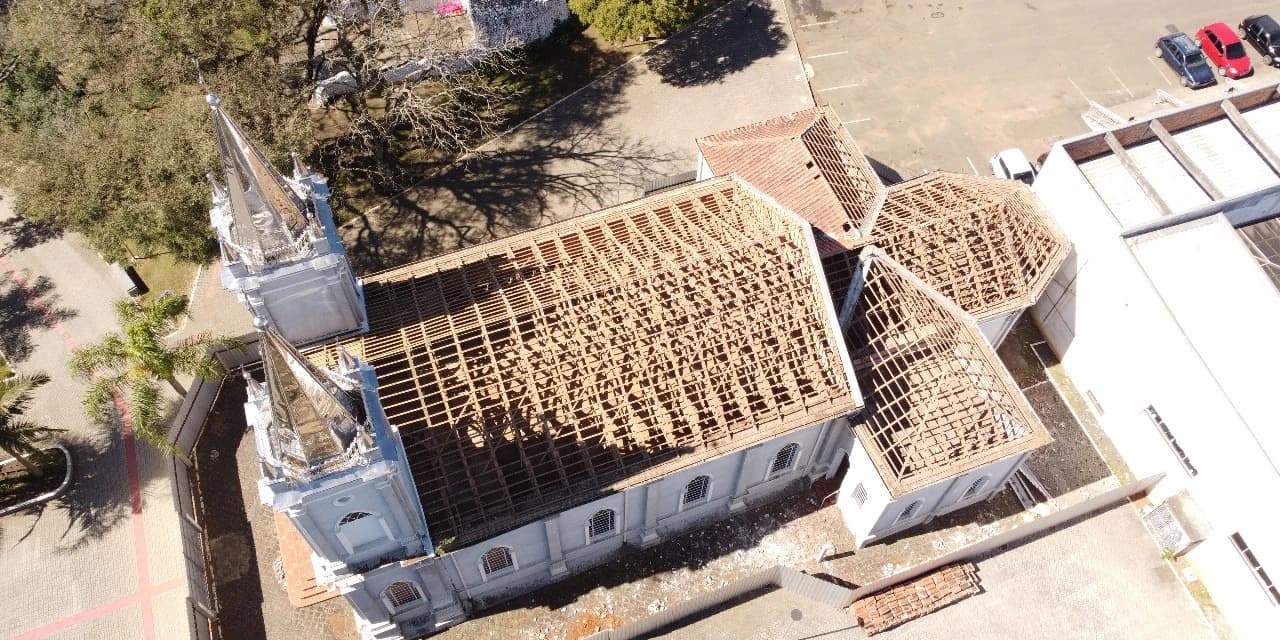 Igreja matriz de São João Batista um dos monumentos históricos de Prudentópolis está sendo revitalizada. VÍDEO!