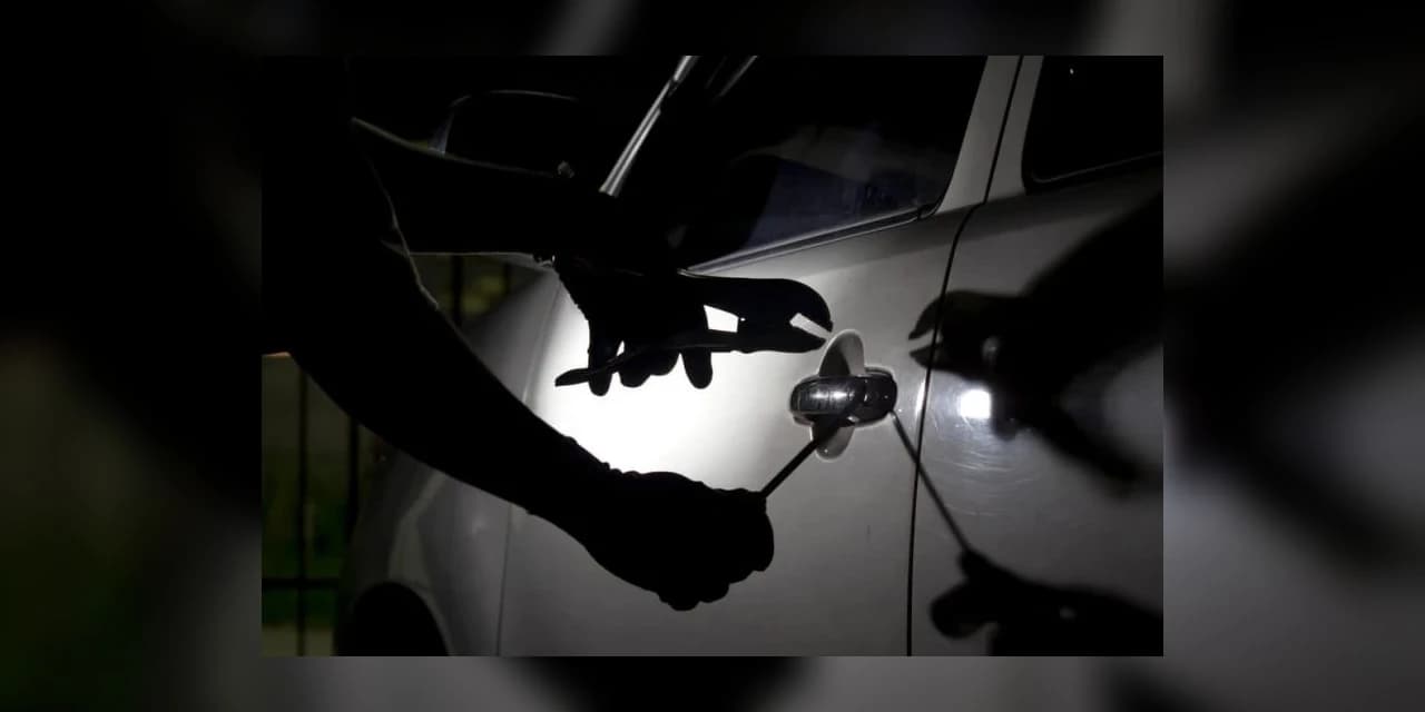 Veículo Fiat foi furtado em frente a uma oficina em Ivaí