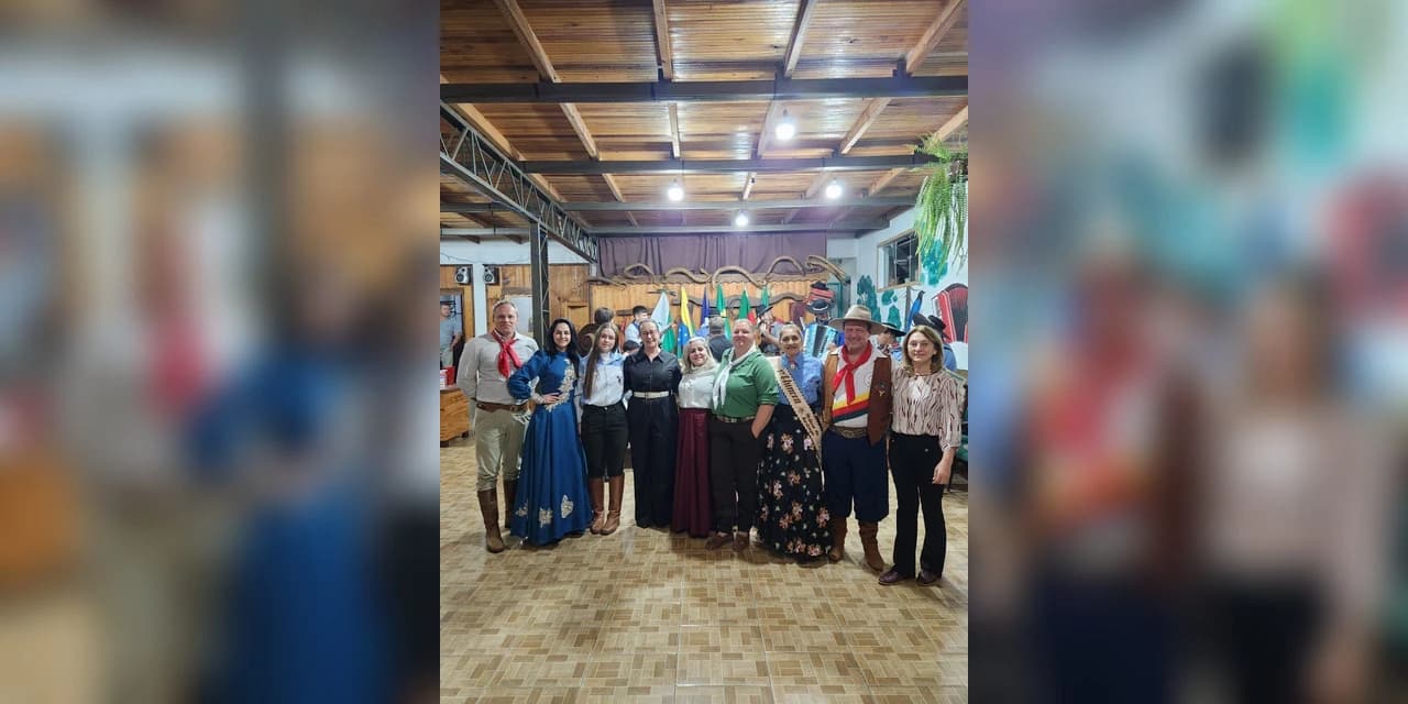 Primeira-dama Beatriz Klosowski participa da abertura da Semana Farroupilha