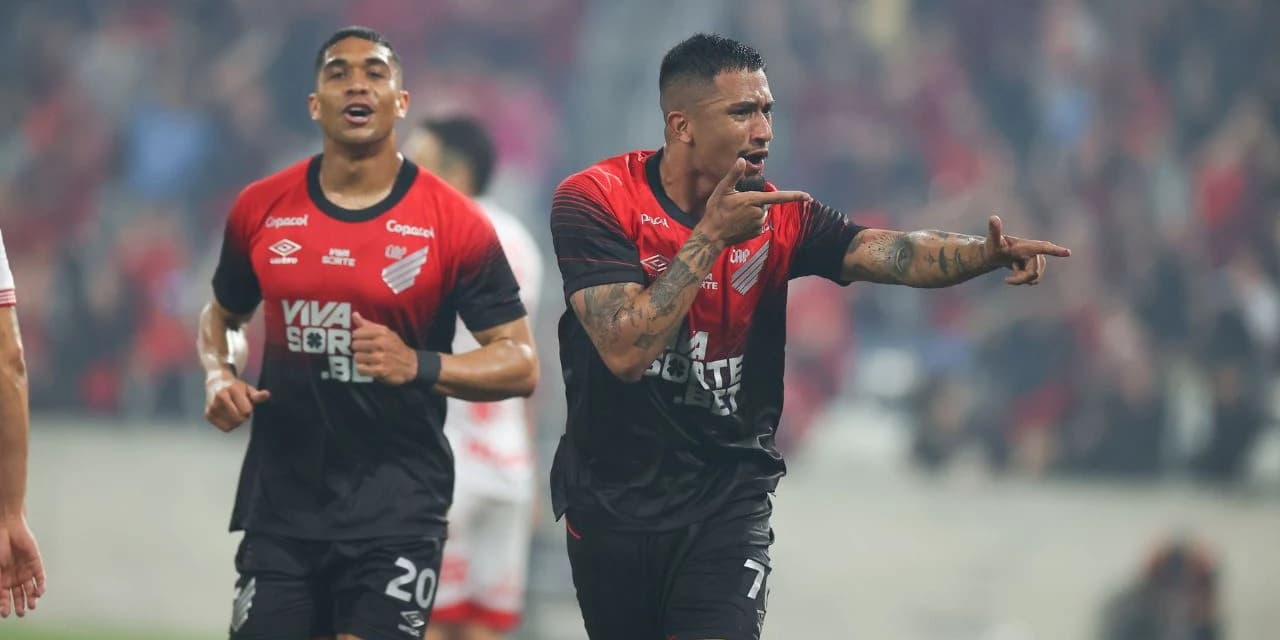 Athletico bate o Vila Nova e cola no G4 da Série B