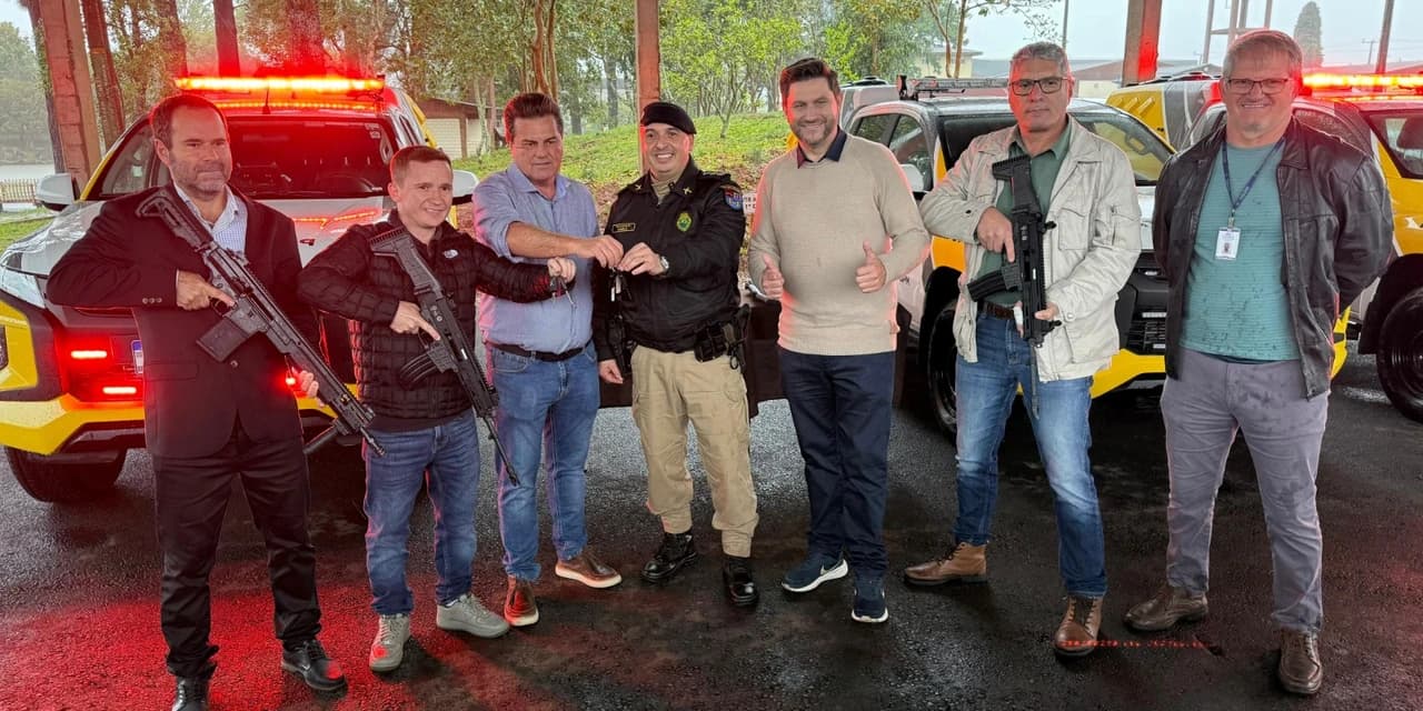 Deputado Federal Rodrigo Estacho entrega viaturas e fuzis para a Polícia Militar em Guarapuava e região