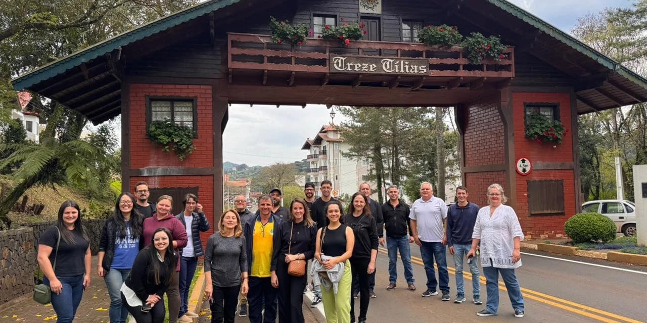 Comitiva de Prudentópolis realiza visita técnica à cidade de Treze Tílias (SC)