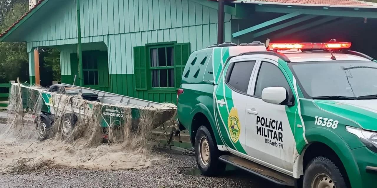 Polícia ambiental apreende redes de pesca no rio Iguaçu em Palmeira