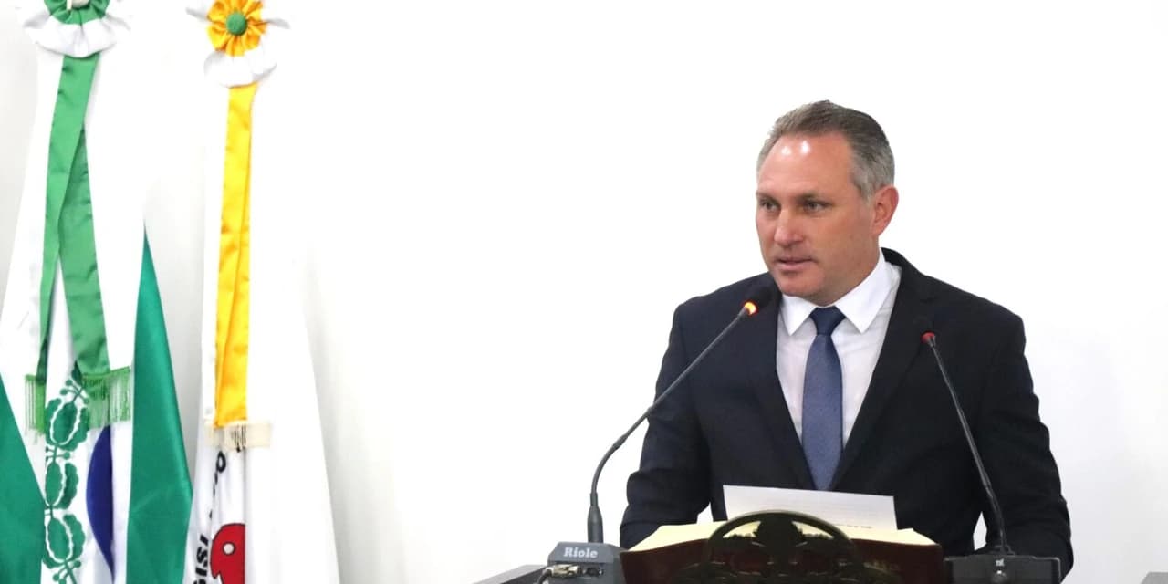 Ex-vereador e ex-professor Hélio de Mello se entrega a polícia em Guarapuava