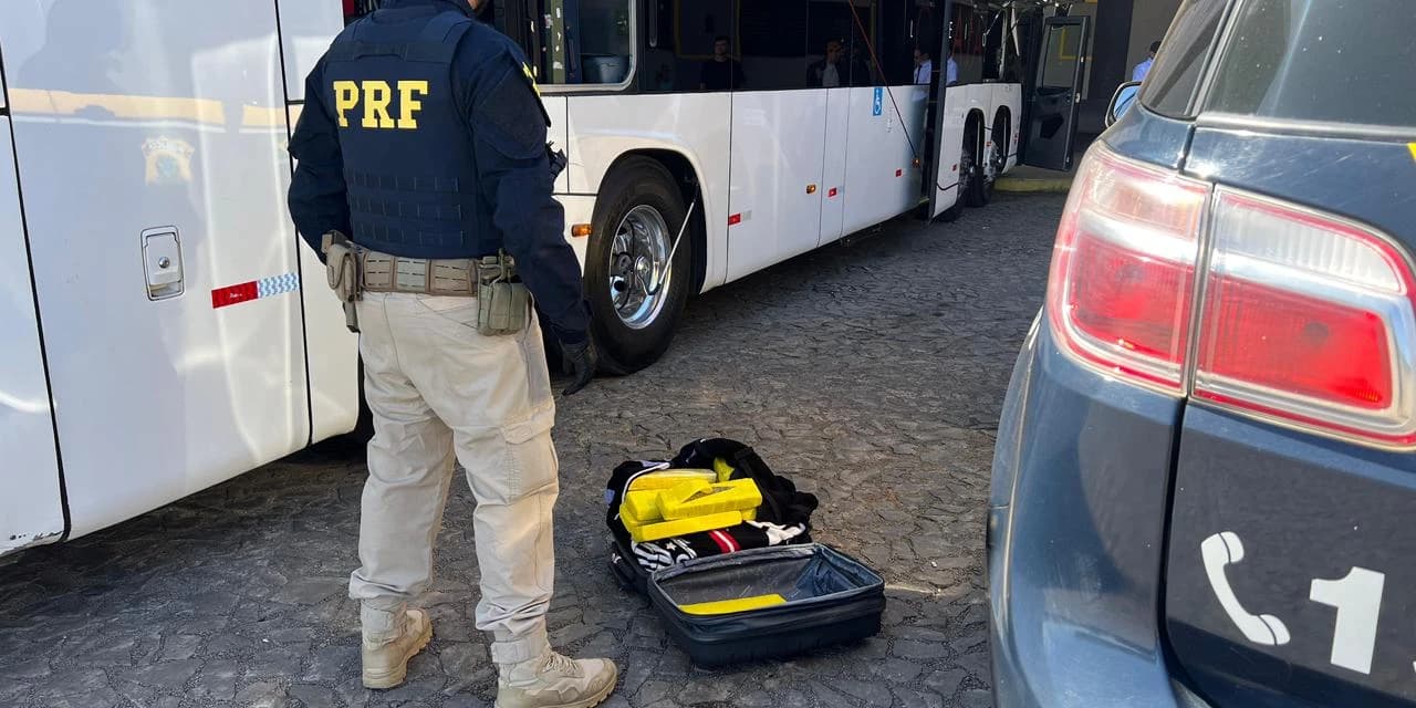 PRF apreende 20 quilos de maconha em ônibus na BR-277, em Guarapuava