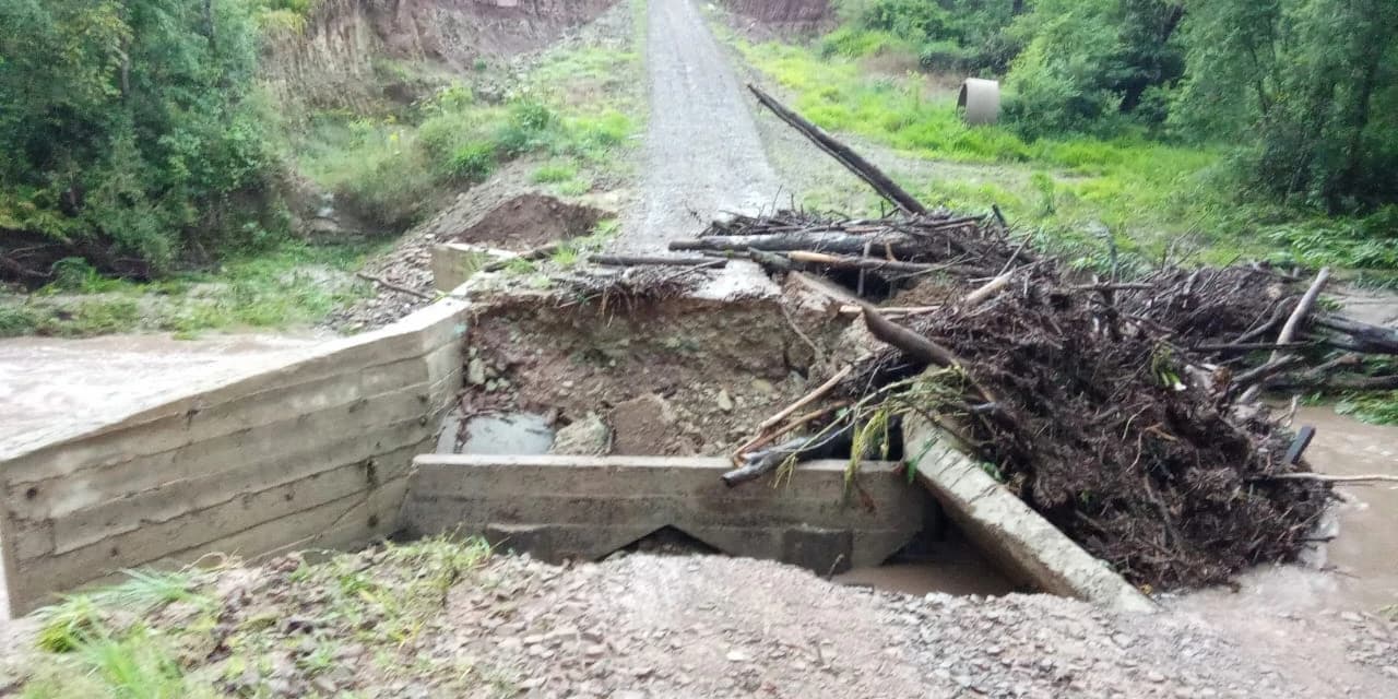 Em Prudentópolis fortes chuvas atingiram várias regiões ocasionando alagamentos e danos em pontes e bueiros