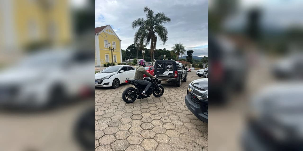 PCPR prende homem de 20 anos por empinar, realizar manobras perigosas e atravessar sinais vermelhos com uma motocicleta de 600 cilindradas em de Piraí do Sul.