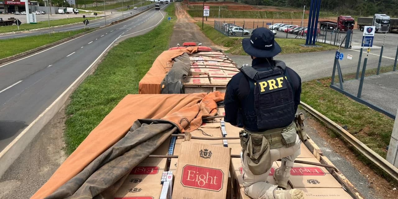 PRF apreende 600 mil maços de cigarros contrabandeados na BR-277, em Guarapuava