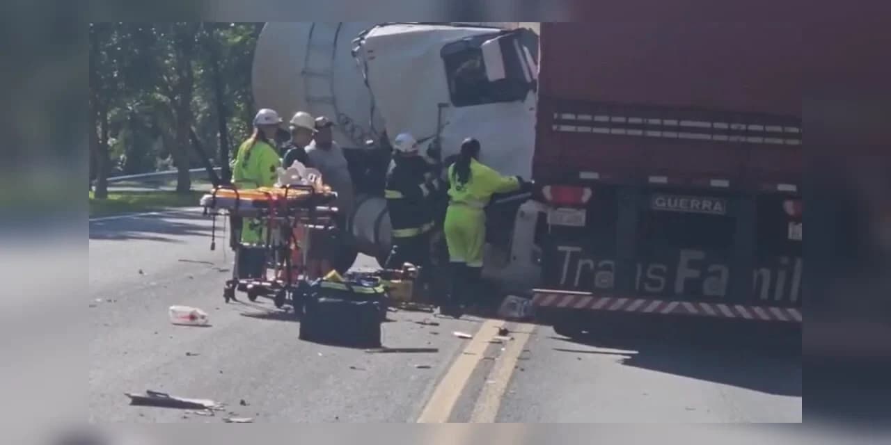 Acidente envolvendo três caminhões deixa motorista gravemente ferido na BR-277 em Prudentópolis