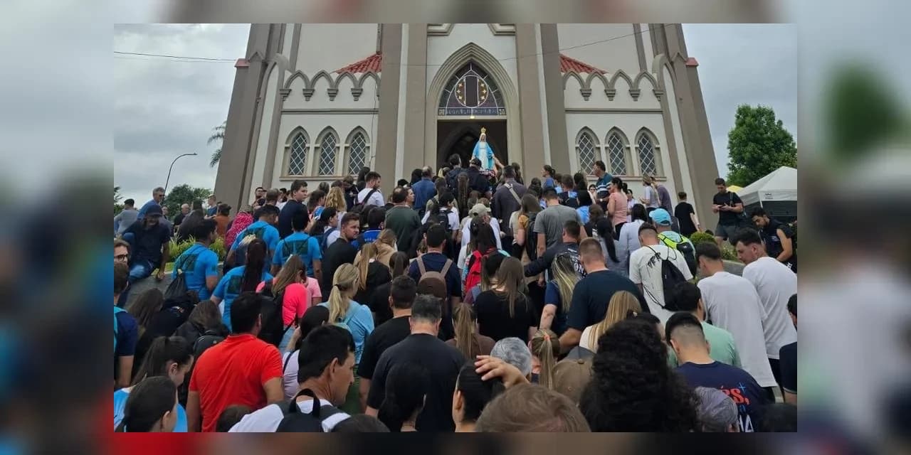Peregrinos da Esperança: mais de 3 mil fiéis participam da Caminhada com Maria em Prudentópolis