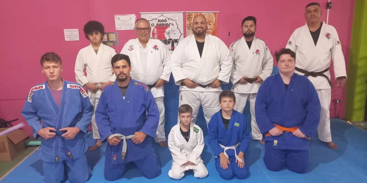 Alunos participam de exame de troca de faixa de judô em Prudentópolis