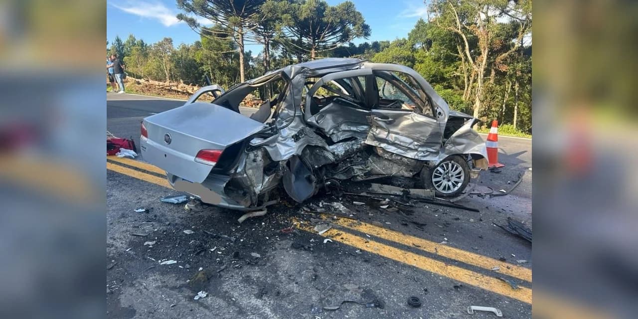 Cinco pessoas ficam gravemente feridas após carro rodar na pista e provocar colisão frontal entre quatro veículos na BR-277