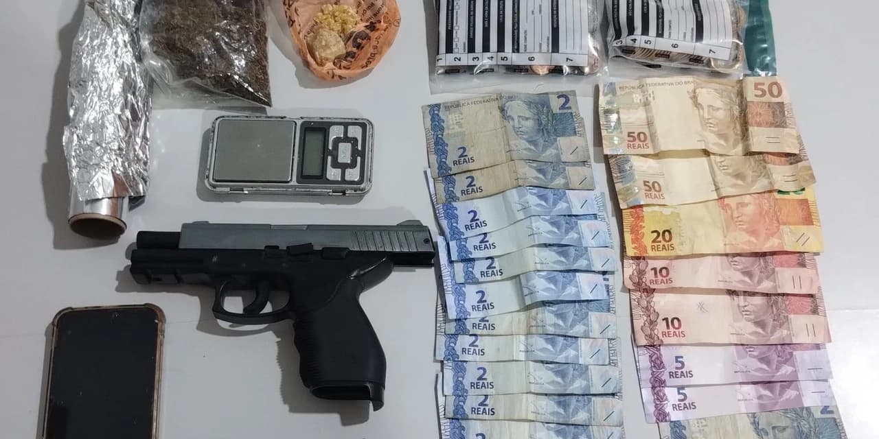 PCPR e PMPR apreendem drogas, simulacro de arma de fogo e dinheiro durante cumprimento de mandado no bairro Pedreira, em Irati