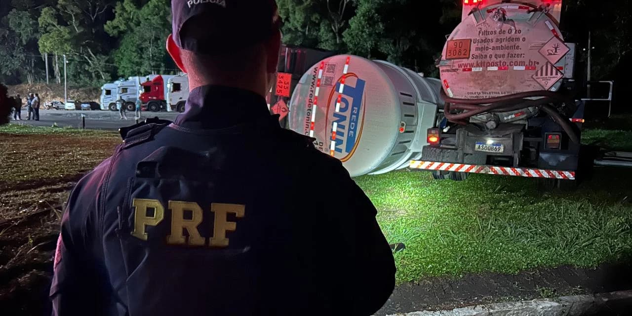 Combustível vaza de caminhão-tanque e contamina córrego à margem da BR-277, em Prudentópolis