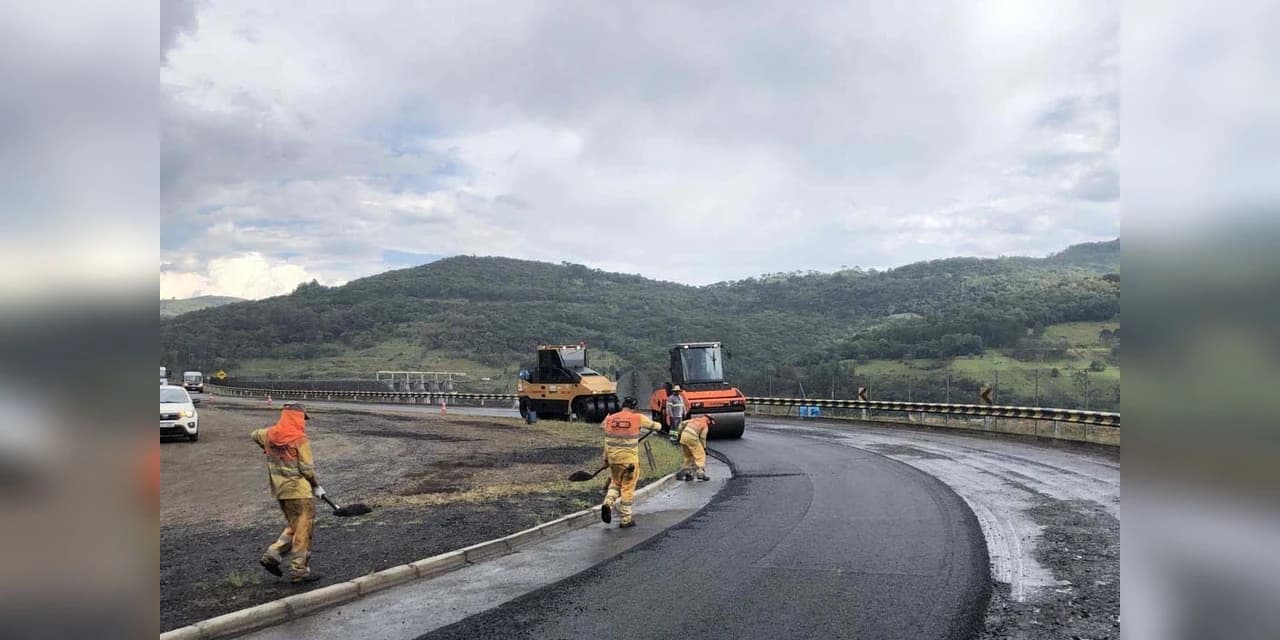 Rodovia de Pinhão recebe serviços de conservação do pavimento do DER/PR