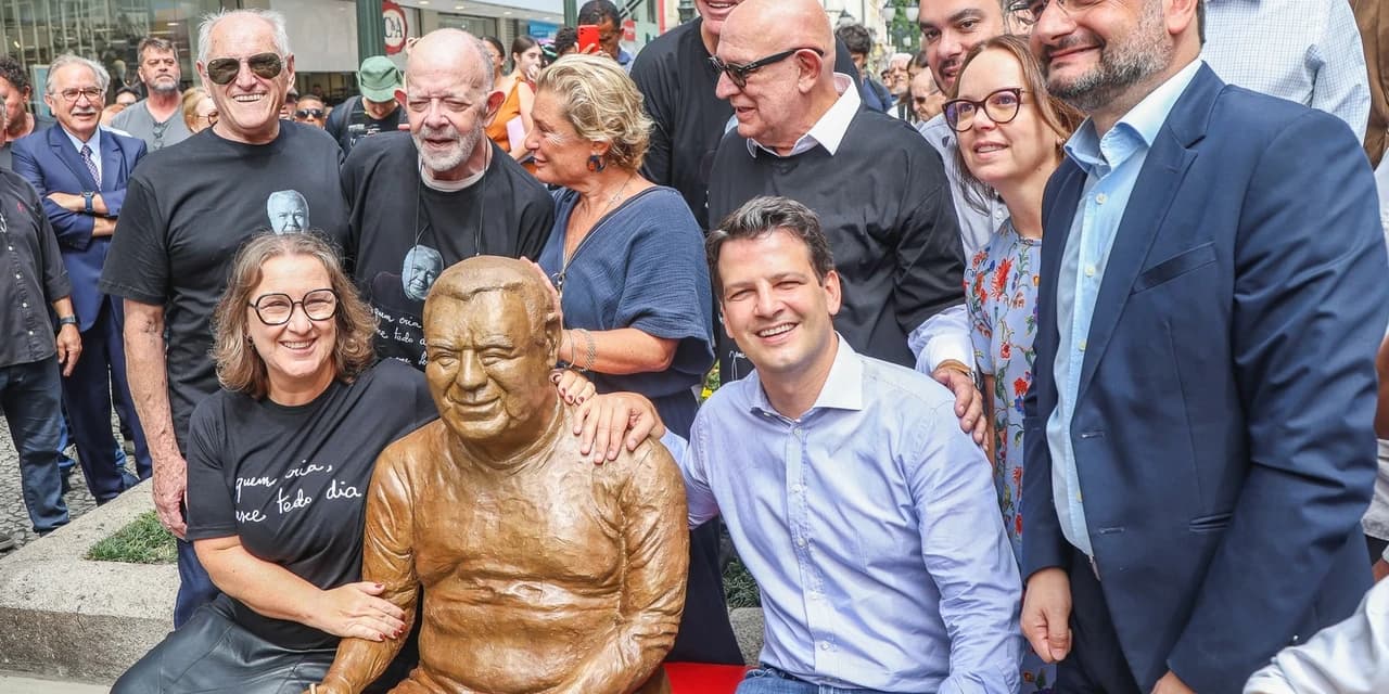 Curitiba ganha escultura em homenagem a Jaime Lerner no calçadão da Rua XV