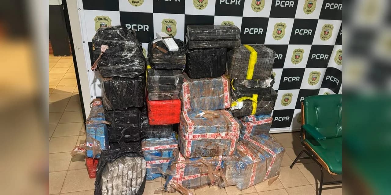 PCPR encontra 734 kg de maconha em carreta que quase bateu em viatura policial na BR-277