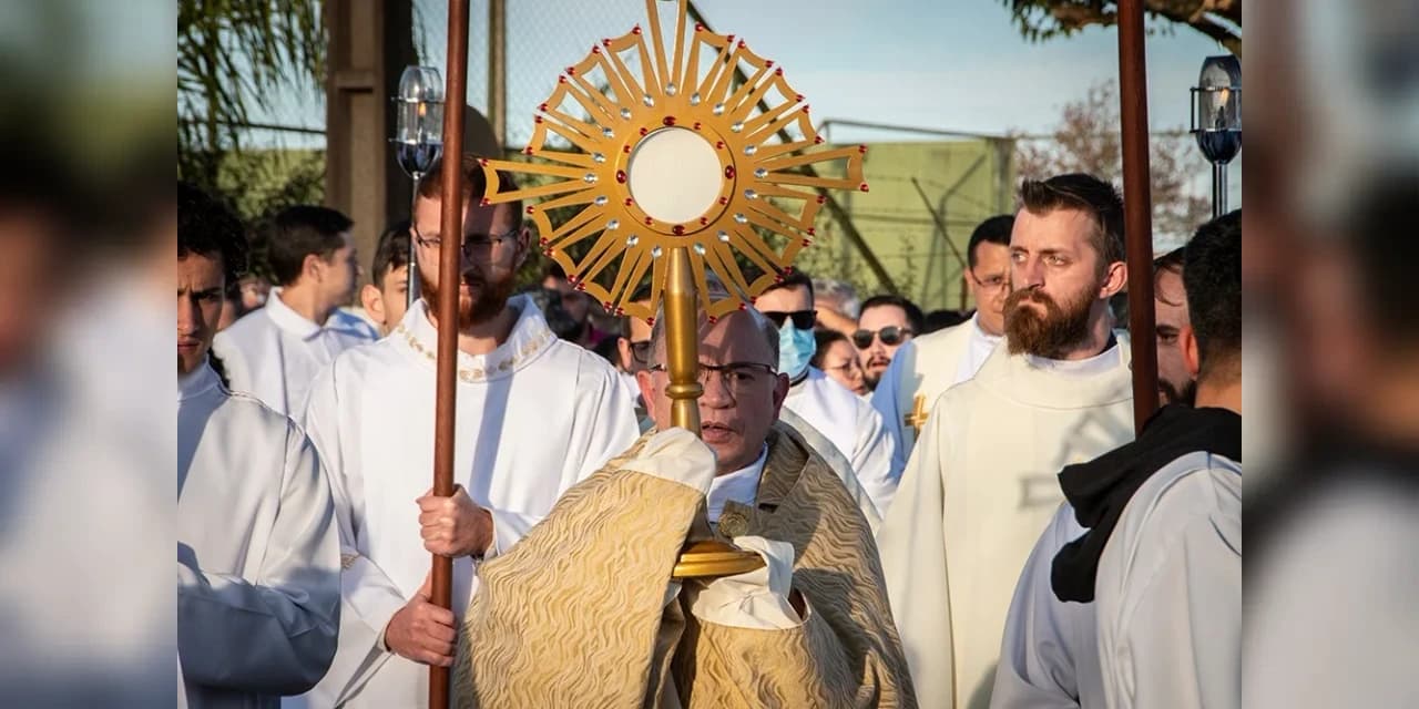 Corpus Christi 2026: falta um mês para uma das maiores manifestações públicas da fé católica