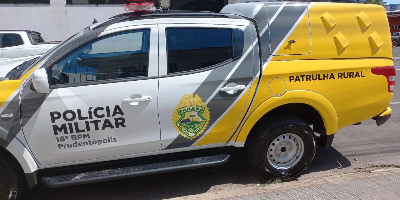 Fusca colide contra um poste após condutora perder o controle da direção no centro de Prudentópolis