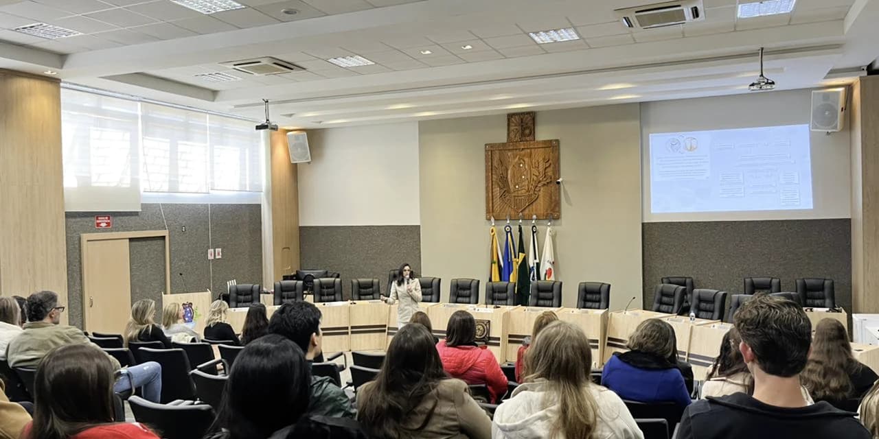 Profissionais da Saúde bucal da rede municipal recebem capacitação em Prudentópolis