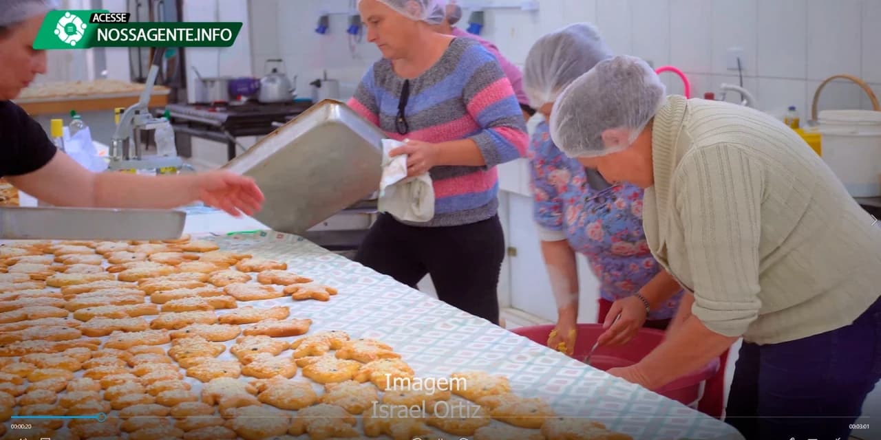 Aproximadamente 1000 bolachas “Koneque’’ foram produzidas para a grande festa em Linha Guarapuava. VÍDEO!