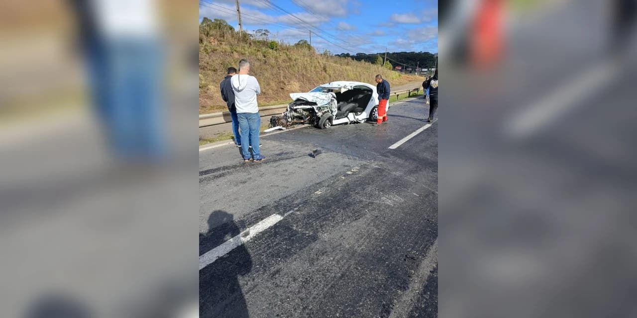 Motorista fica preso nas ferragens após colisão entre carro e caminhão na BR-277, em Irati