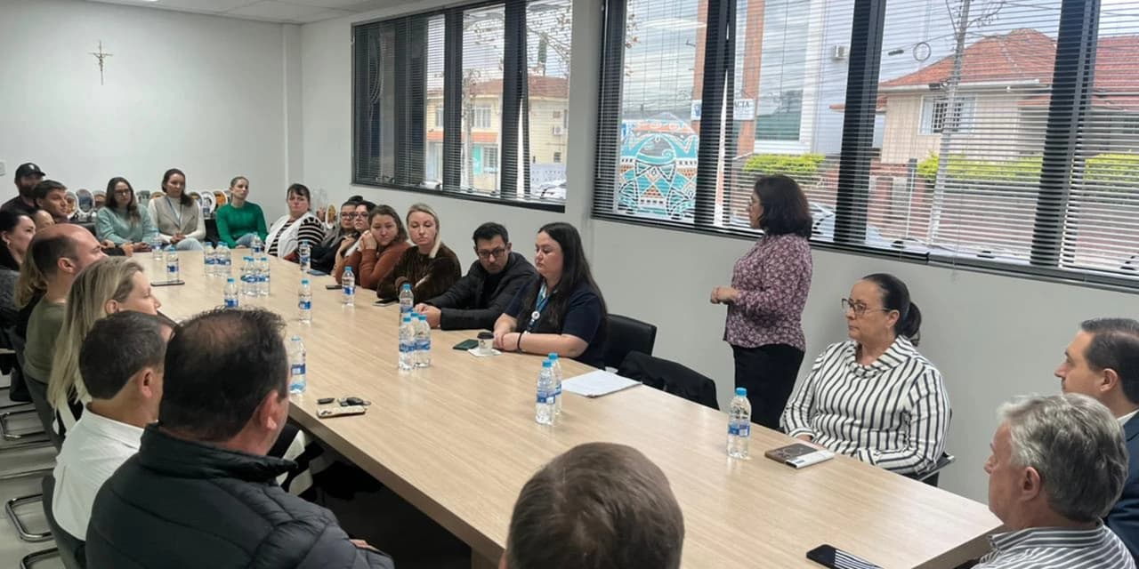 Município de Prudentópolis e Sindicato dos Servidores Públicos Municipais anunciam acordo com professores e gestores sobre o adicional de férias.