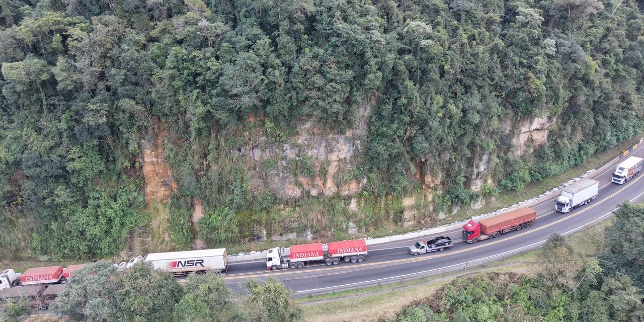 EPR Iguaçu realiza trabalhos preventivos em taludes e organiza operações “Pare e Siga” na Serra da Esperança