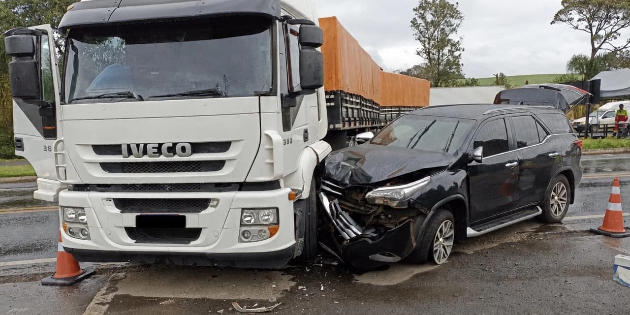 Acidente na BR-277, no trevo de Prudentópolis deixou três pessoas lesionadas