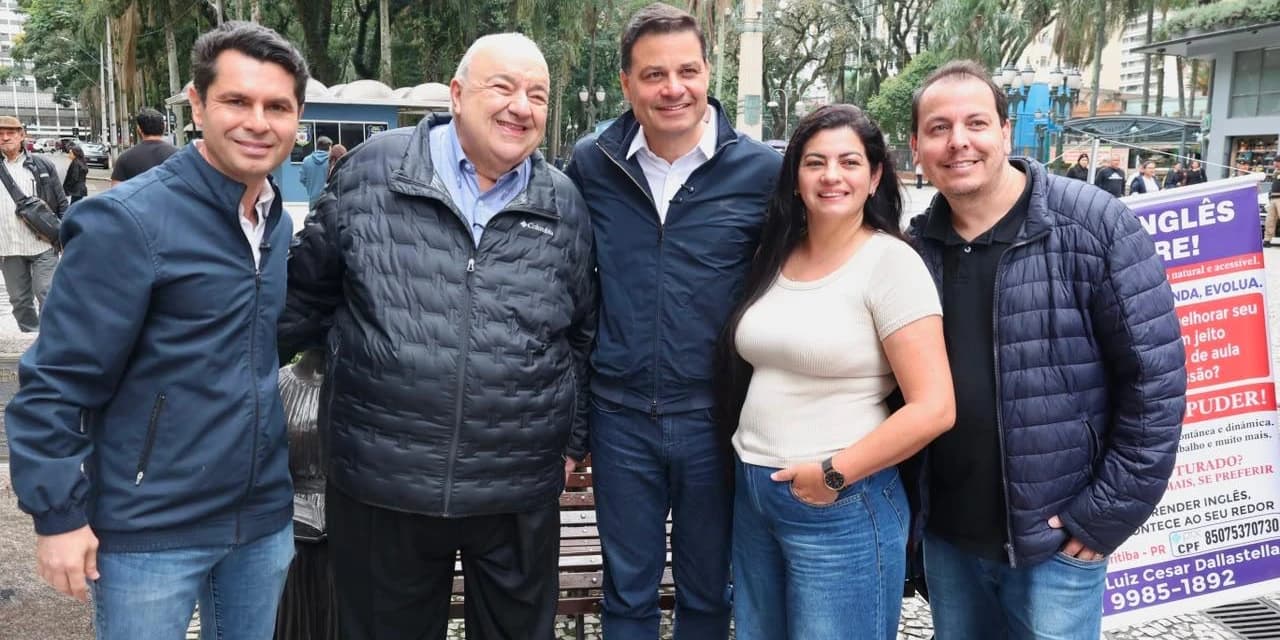 Sandro Alex, Rafael Greca e Alexandre Curi encontram apoiadores no Calçadão da XV em Curitiba
