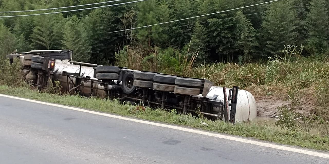Motorista sofre lesões graves em acidente na BR-153, em Rio Azul