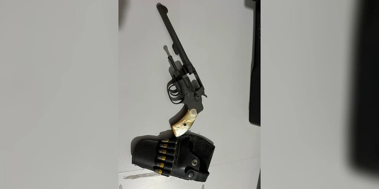 PCPR cumpre mandados por estupro e autua indivíduo em flagrante por posse irregular de arma de fogo em Irati