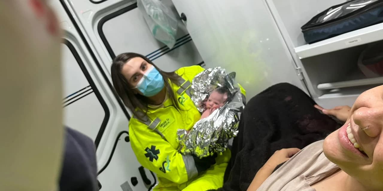 Bebê nasce dentro de ambulância da EPR Iguaçu a caminho do Hospital Universitário, em Cascavel