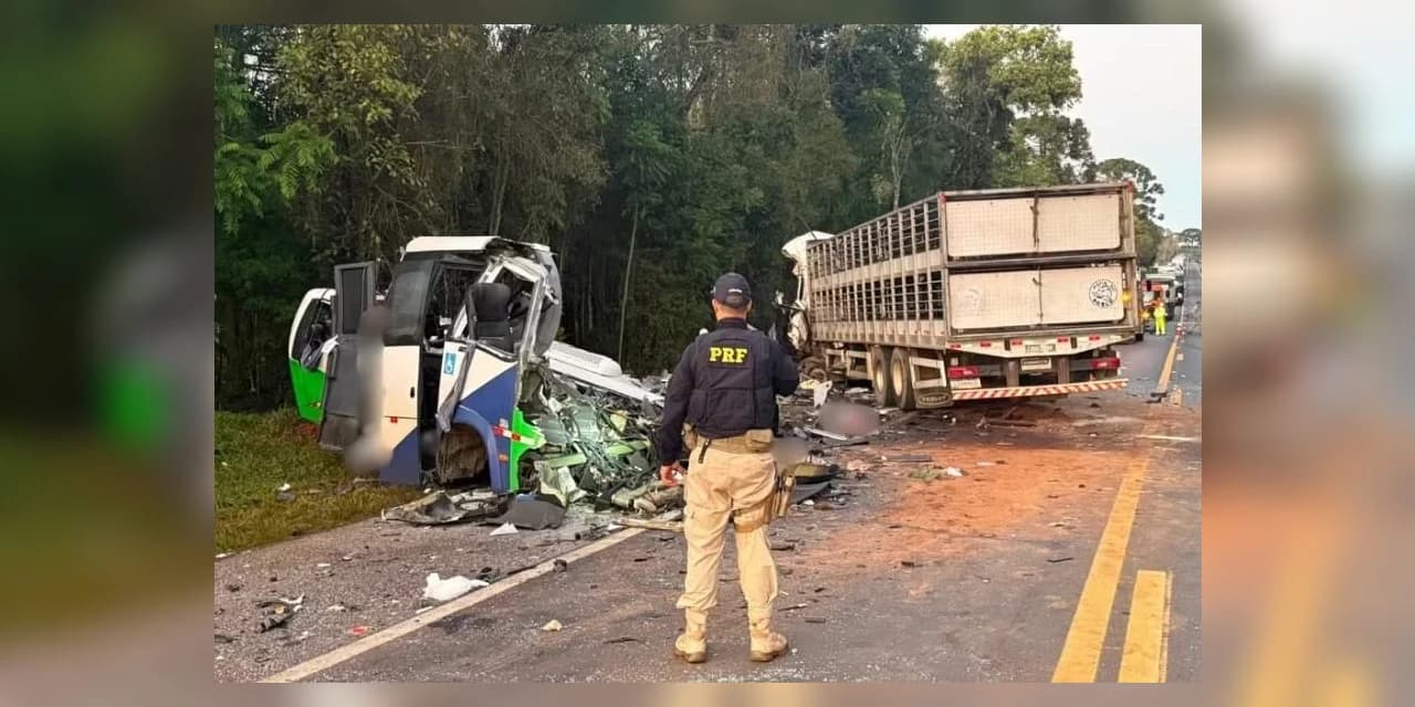 Tragédia: Acidente entre micro-ônibus da Saúde de Imbituva e carreta deixa ao menos 23 mortos