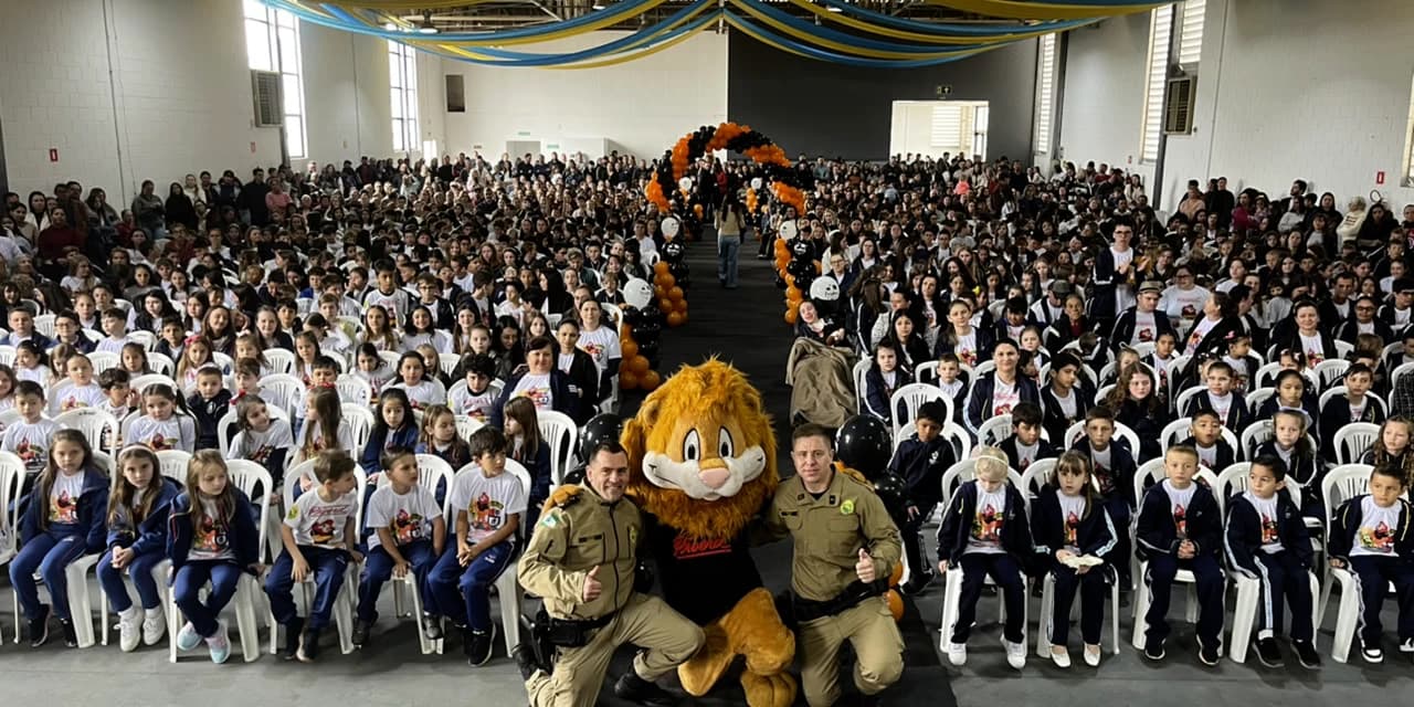 Aproximadamente 600 crianças participam da formatura do PROERD em Prudentópolis
