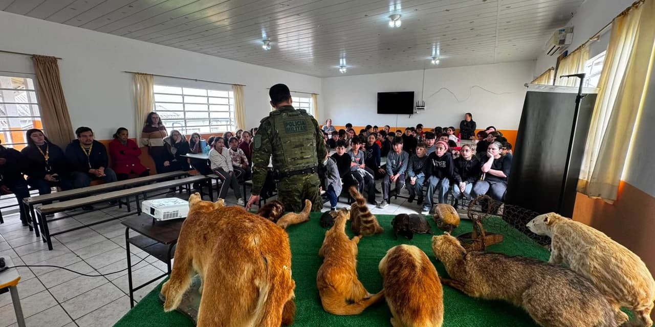 Polícia ambiental promove atividades de educação ambiental para 218 alunos em Carambeí