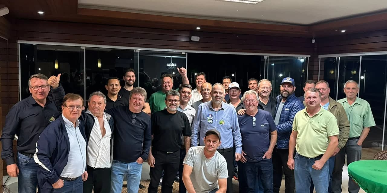 Artagão Júnior participa de reunião com lideranças e empresários em Prudentópolis